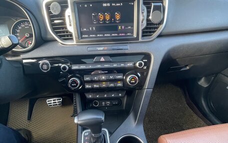 KIA Sportage IV рестайлинг, 2018 год, 2 550 000 рублей, 18 фотография