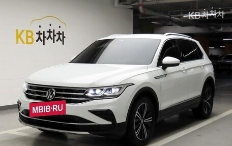Volkswagen Tiguan II, 2023 год, 3 026 000 рублей, 2 фотография