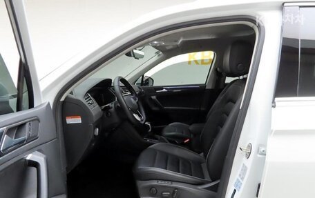 Volkswagen Tiguan II, 2023 год, 3 026 000 рублей, 13 фотография