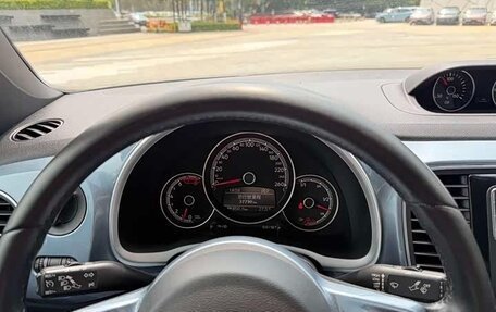 Volkswagen Beetle, 2019 год, 1 310 333 рублей, 11 фотография