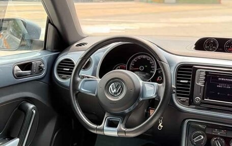 Volkswagen Beetle, 2019 год, 1 310 333 рублей, 10 фотография