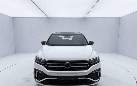 Volkswagen T-Roc I, 2023 год, 1 460 000 рублей, 2 фотография