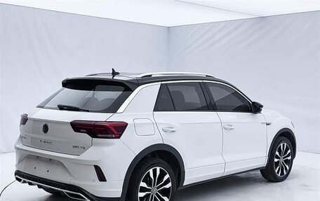 Volkswagen T-Roc I, 2023 год, 1 460 000 рублей, 5 фотография