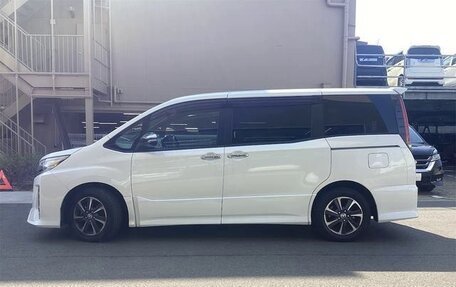 Toyota Noah III, 2020 год, 1 812 000 рублей, 6 фотография
