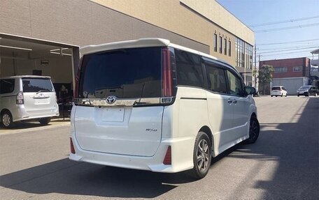 Toyota Noah III, 2020 год, 1 812 000 рублей, 2 фотография