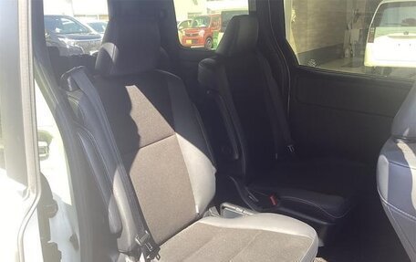 Toyota Noah III, 2020 год, 1 812 000 рублей, 14 фотография
