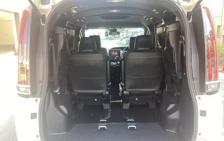 Toyota Noah III, 2020 год, 1 812 000 рублей, 17 фотография