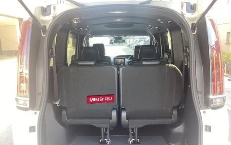 Toyota Noah III, 2020 год, 1 812 000 рублей, 16 фотография