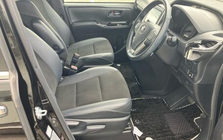 Toyota Noah III, 2021 год, 1 821 000 рублей, 6 фотография