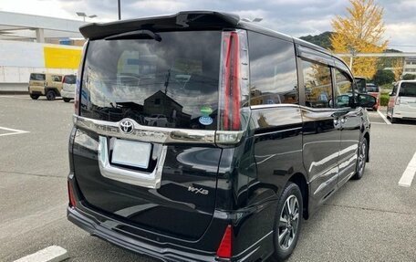 Toyota Noah III, 2021 год, 1 821 000 рублей, 3 фотография
