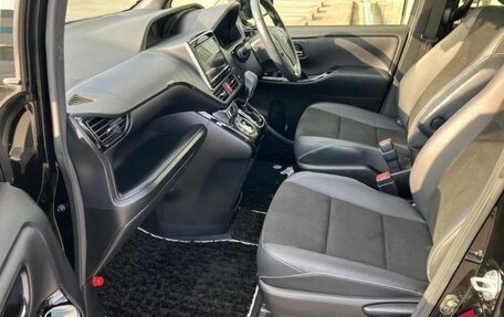 Toyota Noah III, 2021 год, 1 821 000 рублей, 15 фотография