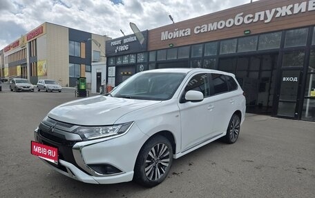 Mitsubishi Outlander III рестайлинг 3, 2022 год, 2 285 000 рублей, 3 фотография