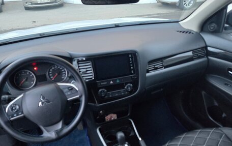 Mitsubishi Outlander III рестайлинг 3, 2022 год, 2 285 000 рублей, 17 фотография