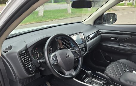 Mitsubishi Outlander III рестайлинг 3, 2022 год, 2 285 000 рублей, 13 фотография