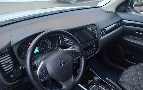 Mitsubishi Outlander III рестайлинг 3, 2022 год, 2 285 000 рублей, 20 фотография