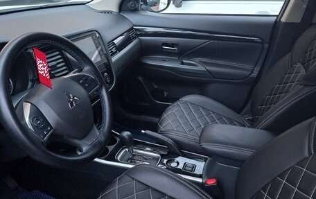 Mitsubishi Outlander III рестайлинг 3, 2022 год, 2 285 000 рублей, 19 фотография