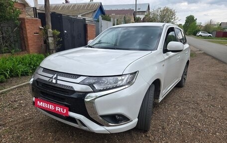 Mitsubishi Outlander III рестайлинг 3, 2022 год, 2 285 000 рублей, 14 фотография
