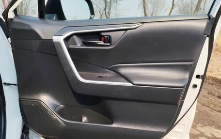 Toyota RAV4, 2020 год, 2 800 000 рублей, 8 фотография
