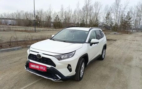 Toyota RAV4, 2020 год, 2 800 000 рублей, 3 фотография