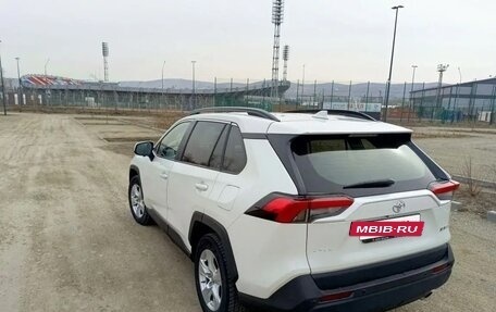Toyota RAV4, 2020 год, 2 800 000 рублей, 2 фотография
