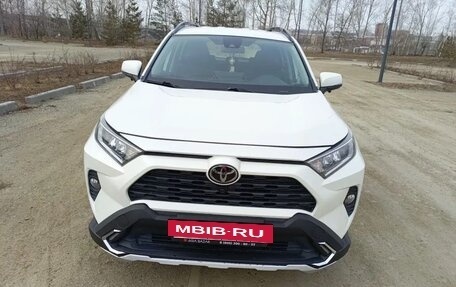 Toyota RAV4, 2020 год, 2 800 000 рублей, 4 фотография