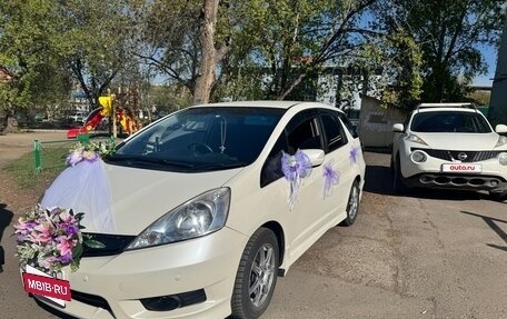 Honda Fit Shuttle I рестайлинг, 2011 год, 900 000 рублей, 2 фотография
