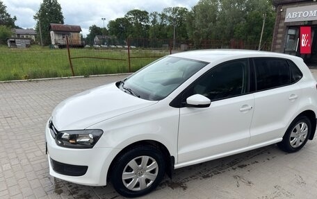 Volkswagen Polo VI (EU Market), 2013 год, 920 000 рублей, 2 фотография
