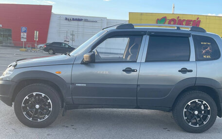 Chevrolet Niva I рестайлинг, 2010 год, 550 000 рублей, 3 фотография
