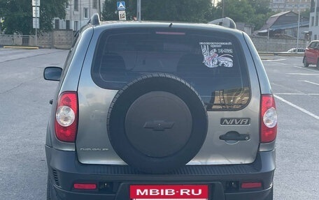 Chevrolet Niva I рестайлинг, 2010 год, 550 000 рублей, 4 фотография