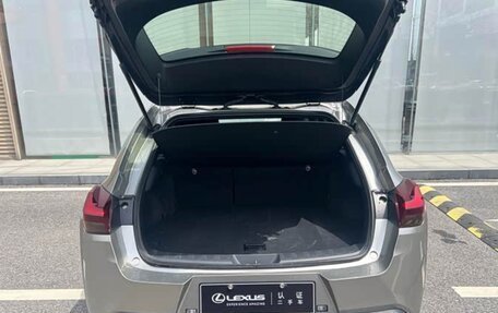 Lexus UX I, 2022 год, 4 100 000 рублей, 12 фотография