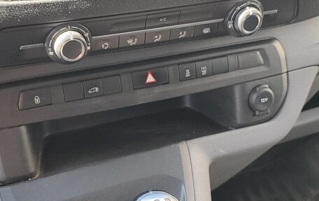 Opel Vivaro, 2020 год, 1 700 000 рублей, 8 фотография