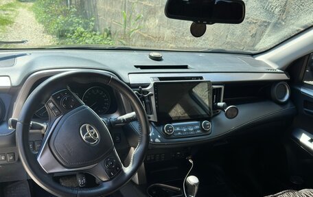 Toyota RAV4, 2018 год, 2 199 000 рублей, 4 фотография