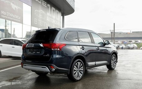 Mitsubishi Outlander III рестайлинг 3, 2018 год, 2 150 000 рублей, 3 фотография