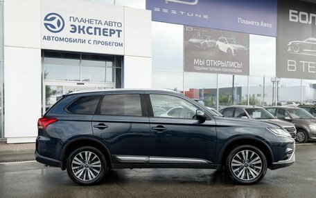 Mitsubishi Outlander III рестайлинг 3, 2018 год, 2 150 000 рублей, 2 фотография