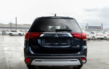 Mitsubishi Outlander III рестайлинг 3, 2018 год, 2 150 000 рублей, 4 фотография