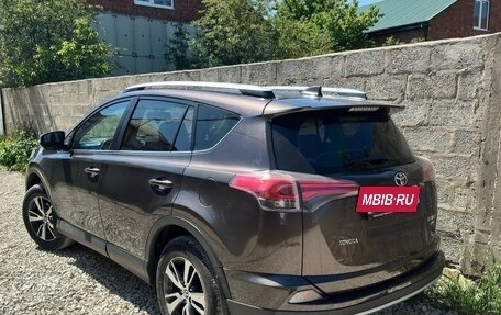Toyota RAV4, 2018 год, 2 199 000 рублей, 10 фотография