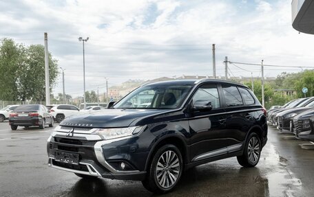 Mitsubishi Outlander III рестайлинг 3, 2018 год, 2 150 000 рублей, 14 фотография