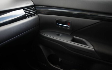 Mitsubishi Outlander III рестайлинг 3, 2018 год, 2 150 000 рублей, 13 фотография