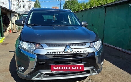 Mitsubishi Outlander III рестайлинг 3, 2019 год, 2 190 000 рублей, 7 фотография