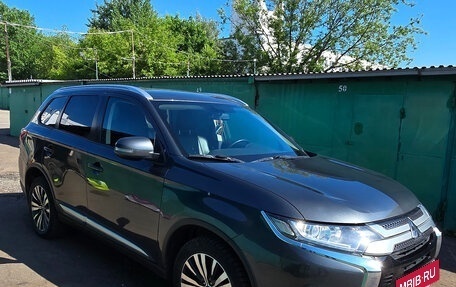 Mitsubishi Outlander III рестайлинг 3, 2019 год, 2 190 000 рублей, 5 фотография