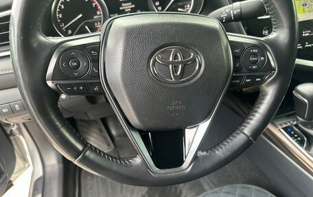 Toyota Camry, 2021 год, 3 399 000 рублей, 10 фотография