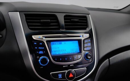 Hyundai Solaris II рестайлинг, 2011 год, 660 000 рублей, 14 фотография