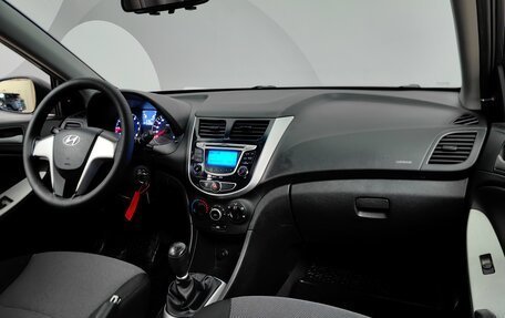 Hyundai Solaris II рестайлинг, 2011 год, 660 000 рублей, 13 фотография