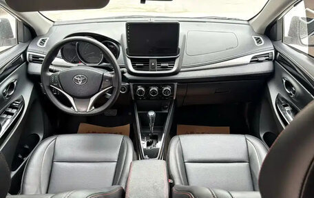 Toyota Yaris XP150 рестайлинг, 2022 год, 1 187 356 рублей, 7 фотография
