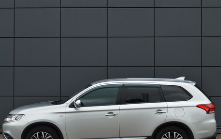 Mitsubishi Outlander III рестайлинг 3, 2019 год, 2 050 000 рублей, 3 фотография
