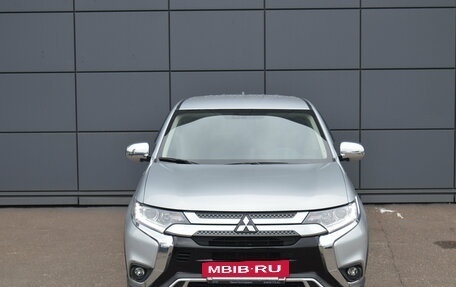 Mitsubishi Outlander III рестайлинг 3, 2019 год, 2 050 000 рублей, 2 фотография