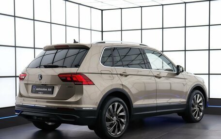 Volkswagen Tiguan II, 2021 год, 3 049 000 рублей, 4 фотография