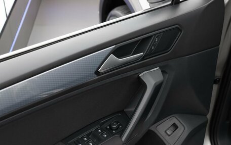 Volkswagen Tiguan II, 2021 год, 3 049 000 рублей, 17 фотография