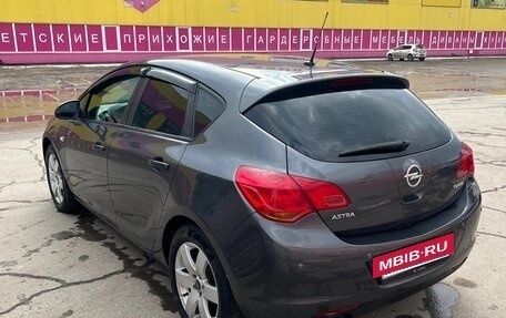 Opel Astra J, 2010 год, 600 000 рублей, 2 фотография