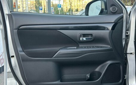 Mitsubishi Outlander III рестайлинг 3, 2018 год, 1 950 000 рублей, 10 фотография